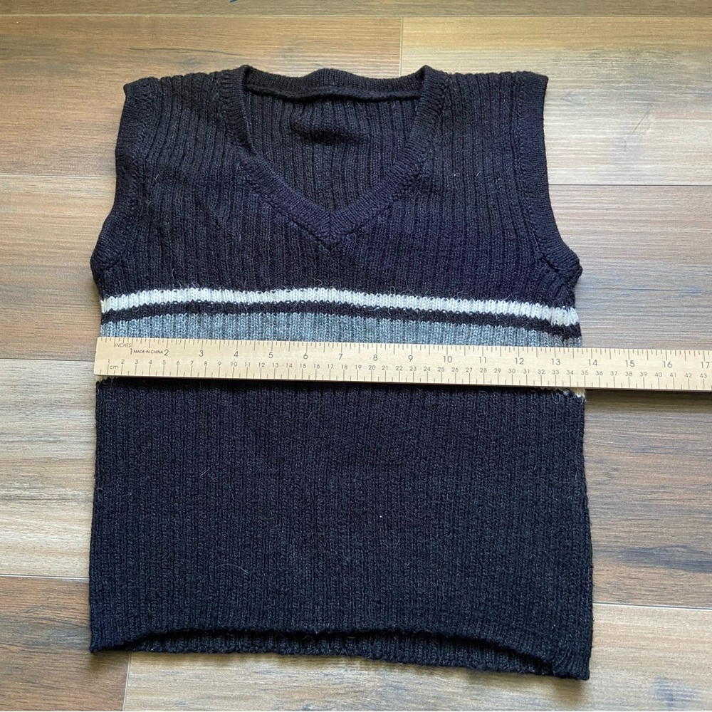 Y2K Knitted Black & Stripped Sleeveless Sweater Vest Top - Picture 6 of 6